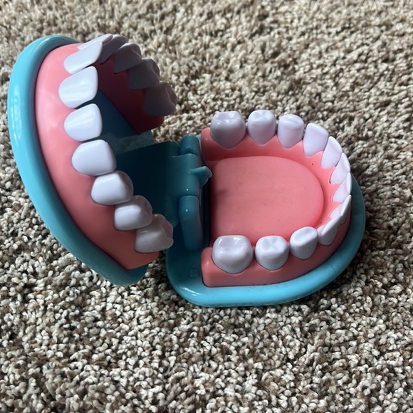 Melissa and Doug dental kit - Picture 11 of 16